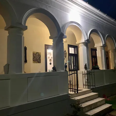 Carlotta Oda ve Kahvaltı 3*